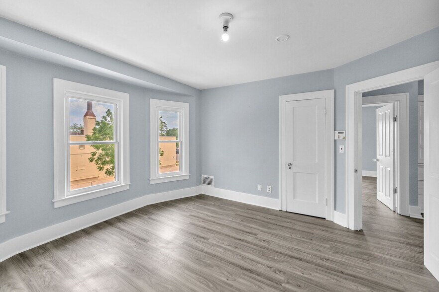More Photos Of 29016 Ford Rd, Garden City Office For Sale