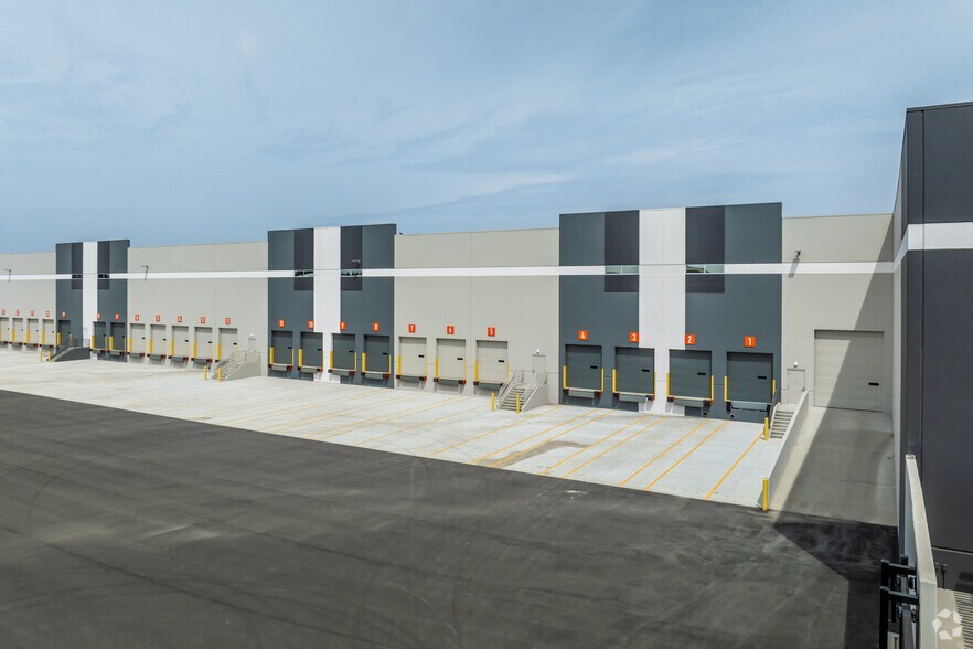 More Photos Of 9615 Norwalk Blvd, Santa Fe Springs Distribution For Lease