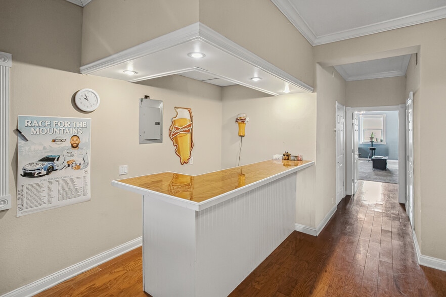 More Photos Of 314 State St, Alton Restaurant For Sale