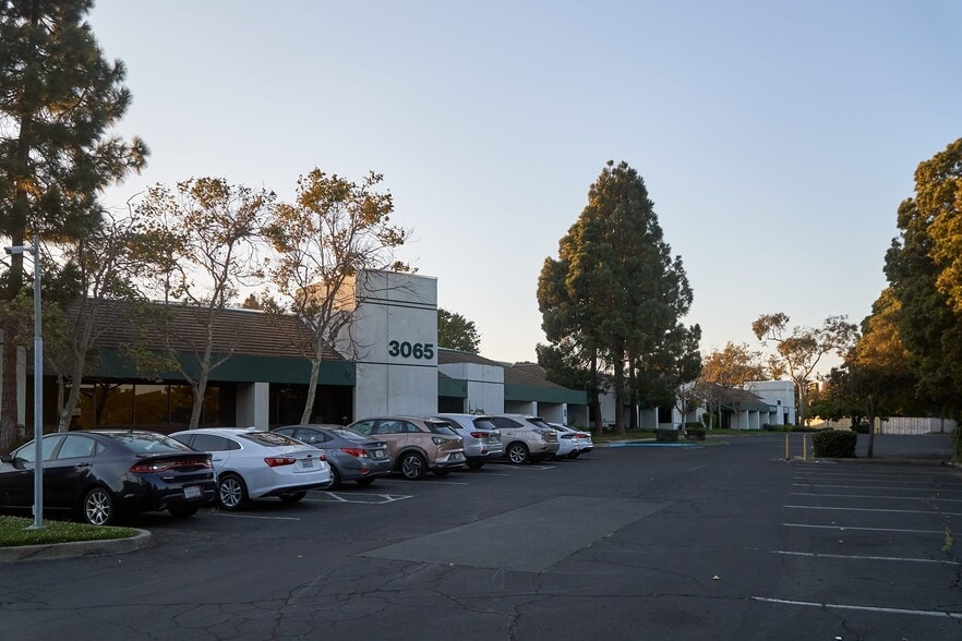 More Photos Of 3033-3095 Richmond Pky, Richmond Unknown For Lease