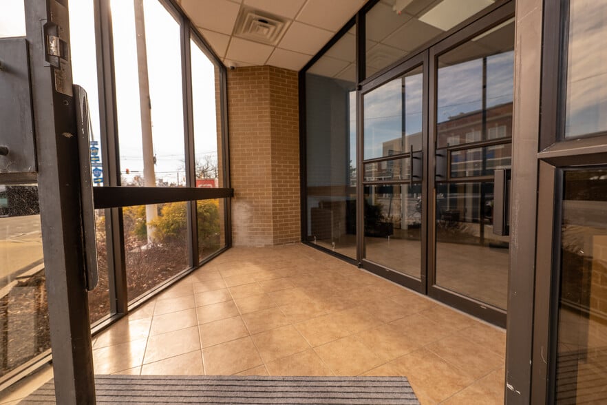 More Photos Of 24 Main St, Toms River Bank For Lease