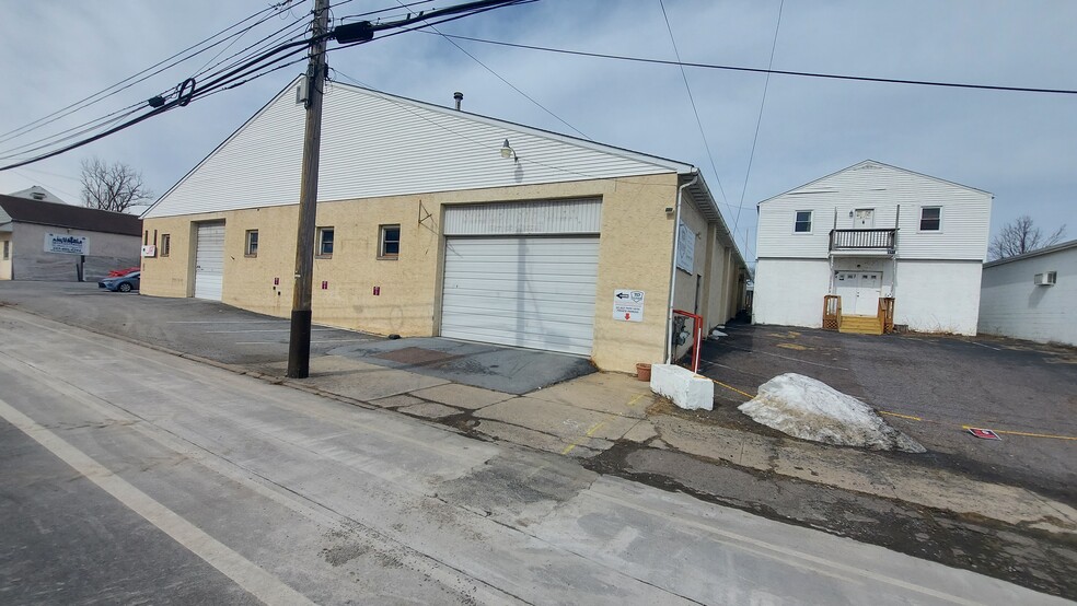 Primary Photo Of 581 W High St, Pottstown Service For Lease