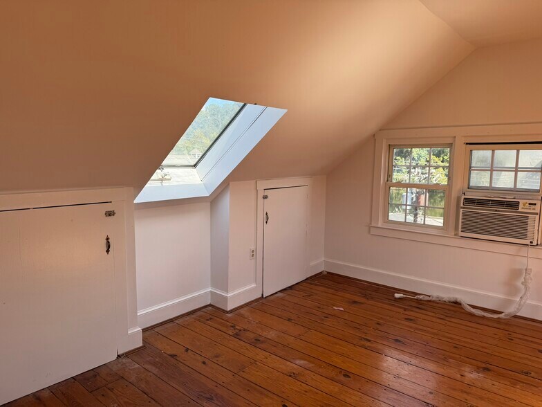 More Photos Of 199 Union St, Occoquan Storefront Retail Residential For Sale