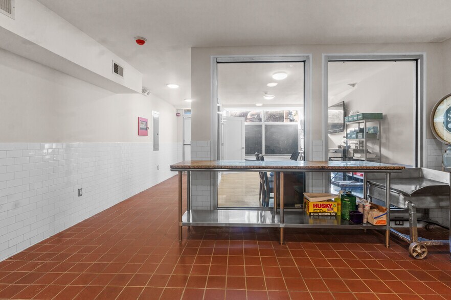 More Photos Of 1011 New York Ave, Union City Storefront Retail Residential For Lease