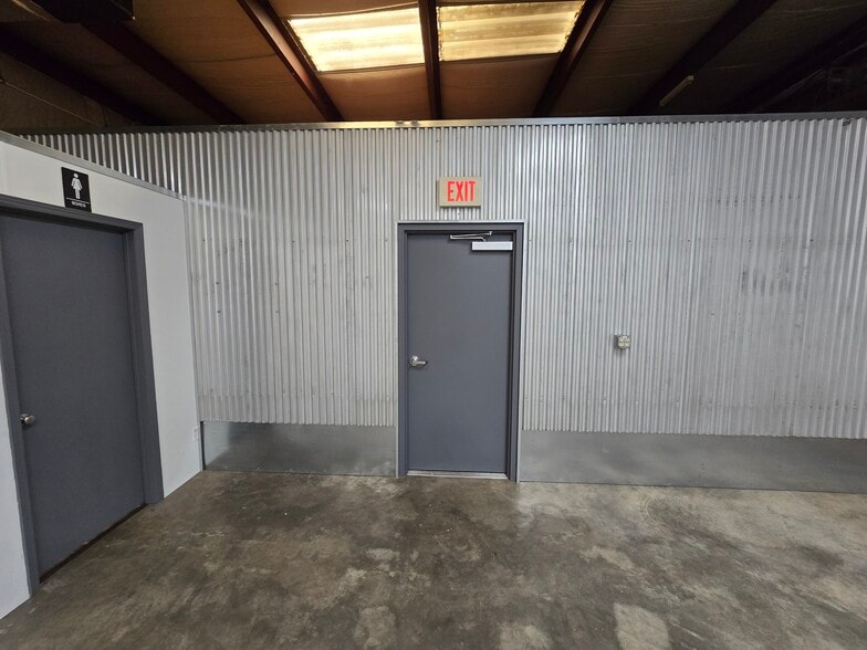 More Photos Of 151 Independence Dr, Union Flex For Sale