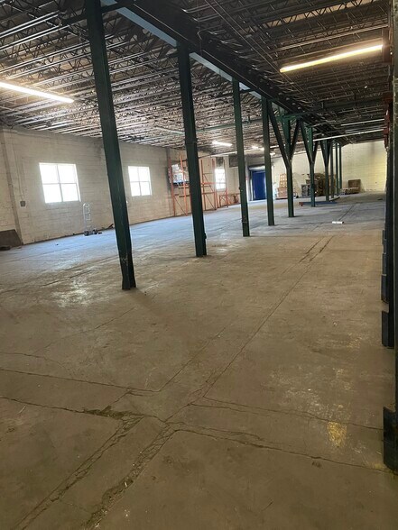 More Photos Of 10 Dell Glen Ave, Lodi Manufacturing For Lease