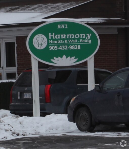 More Photos Of 231 King St E, Oshawa Storefront For Sale