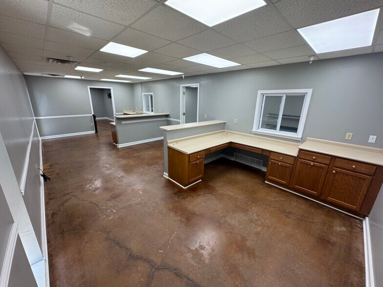 More Photos Of 310 Moore Ln, Collierville Warehouse For Lease