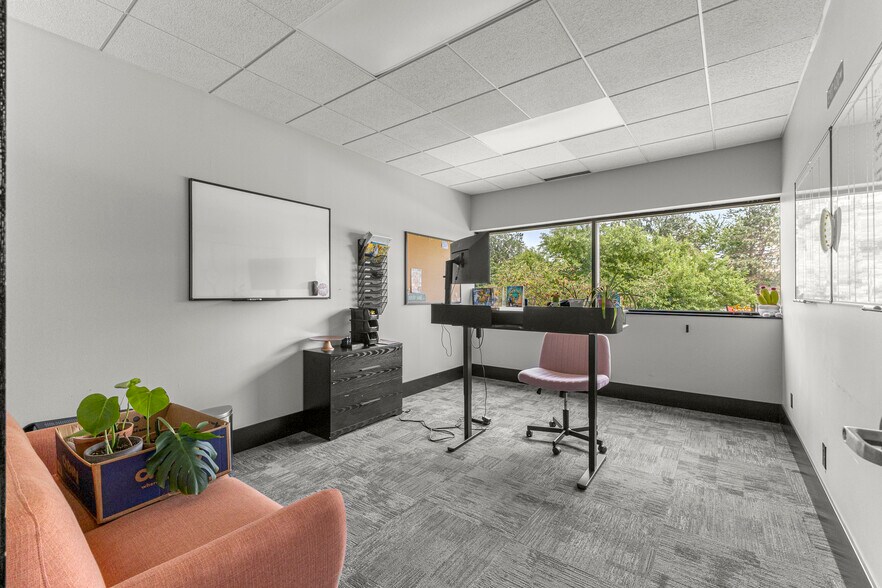 More Photos Of 15360 S Commerce Dr, Dearborn Office For Sale