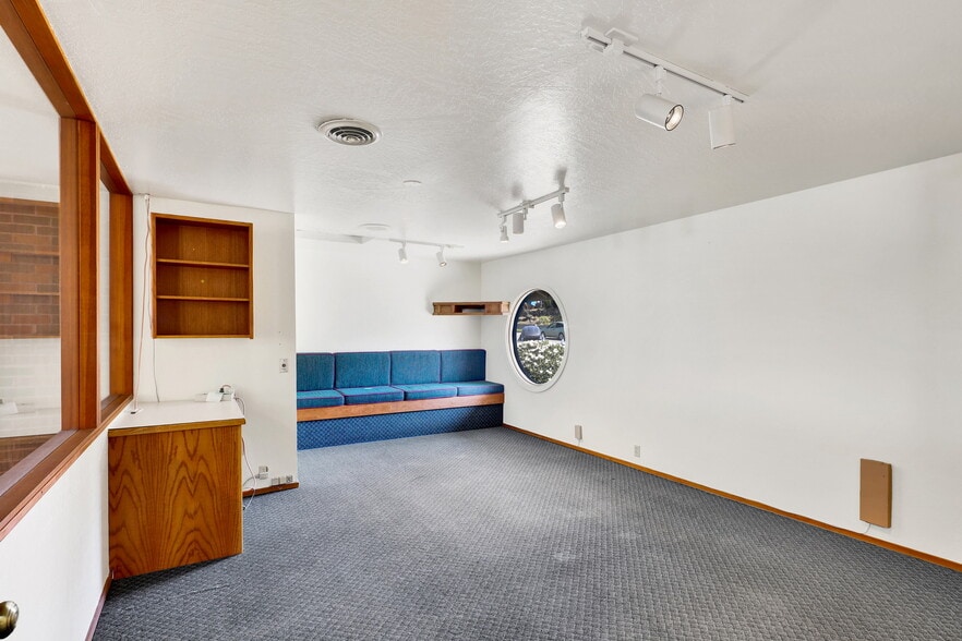 More Photos Of 1100 11th St, Bellingham General Retail For Lease