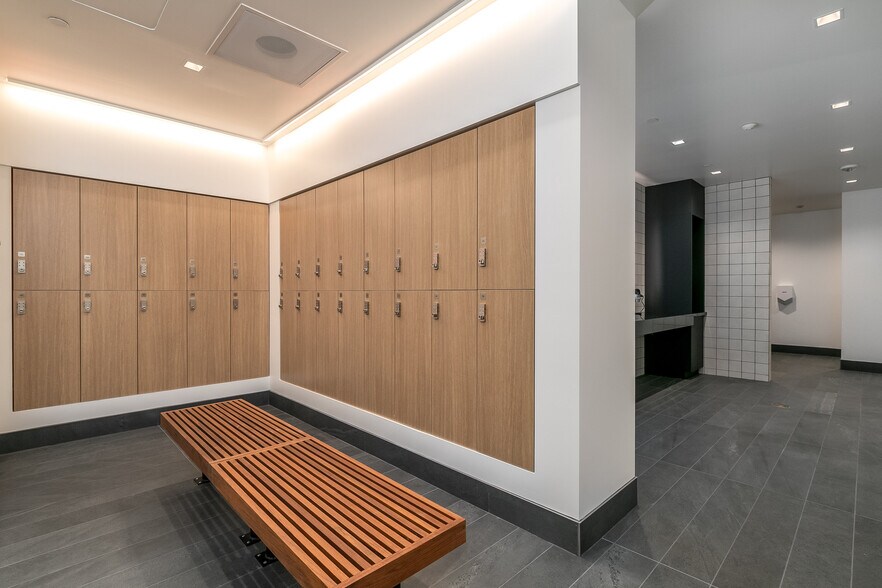 More Photos Of 2055 NW Savier St, Portland Office For Lease