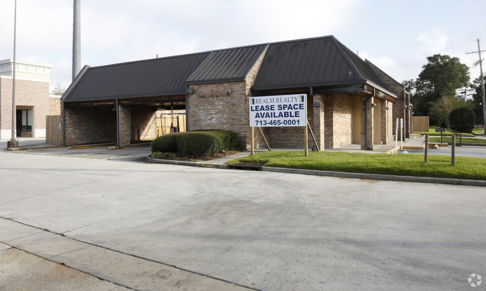 More Photos Of 200 Midway Dr, New Orleans Bank For Lease