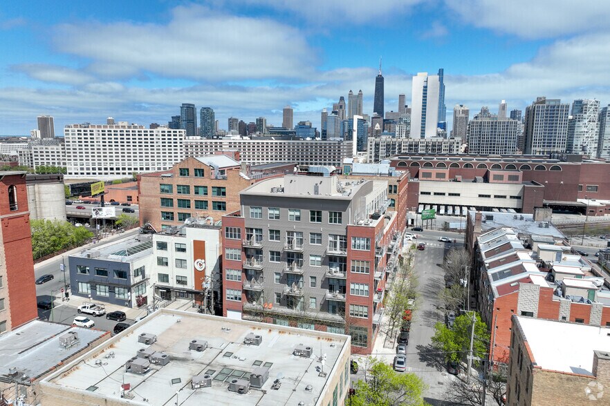 More Photos Of 824 W Superior St, Chicago Office Residential For Sale