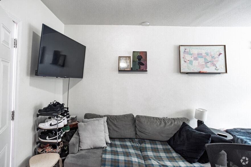 More Photos Of 509 Hyde Park Pl, Inglewood Apartments For Sale