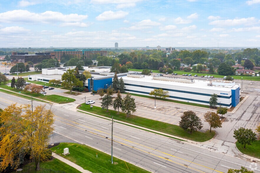 More Photos Of 23800 W 10 Mile Rd, Southfield Medical For Lease