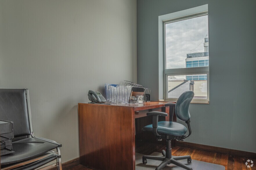 More Photos Of 32-56 Steinway St, Astoria Medical For Lease