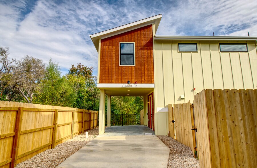 More Photos Of 2608 Bristol Dr, Austin Multifamily For Sale