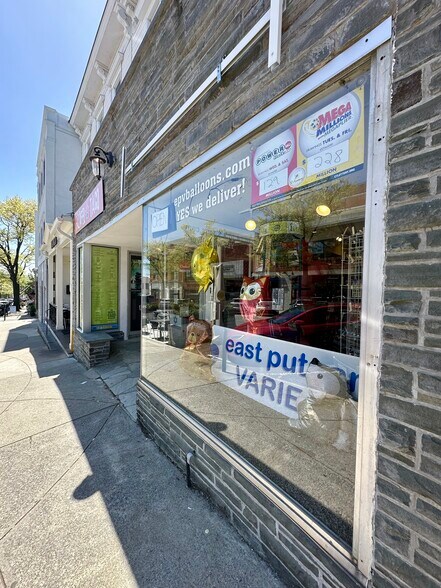 More Photos Of 26 Greenwich Ave, Greenwich Storefront Retail Residential For Lease