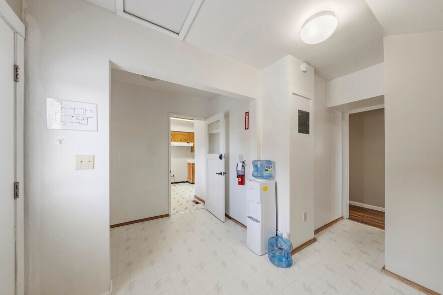More Photos Of 143 S Main St, Phoenix Office For Sale