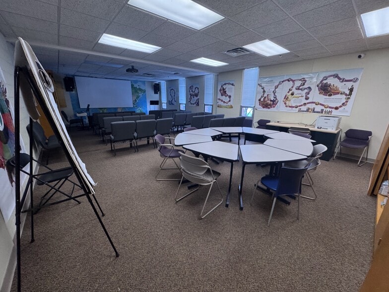 More Photos Of 1851 Whitney Ave, Hamden Schools For Lease