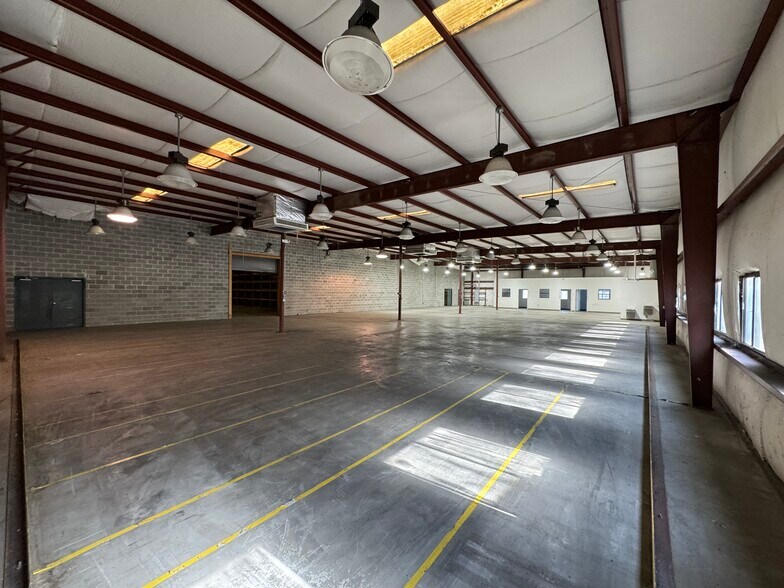 More Photos Of 100 Boxer Dr, Emporia Warehouse For Lease