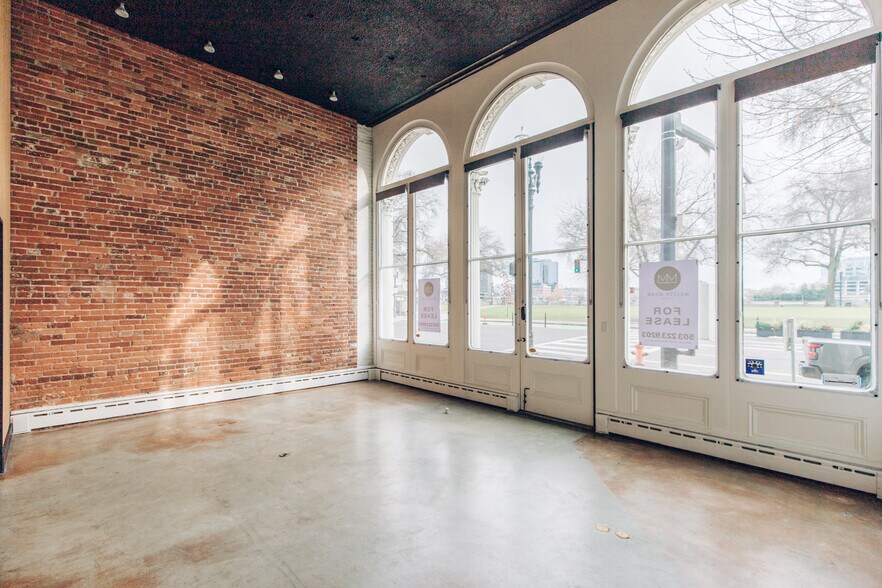 More Photos Of 10 SW Ash St, Portland Office For Lease