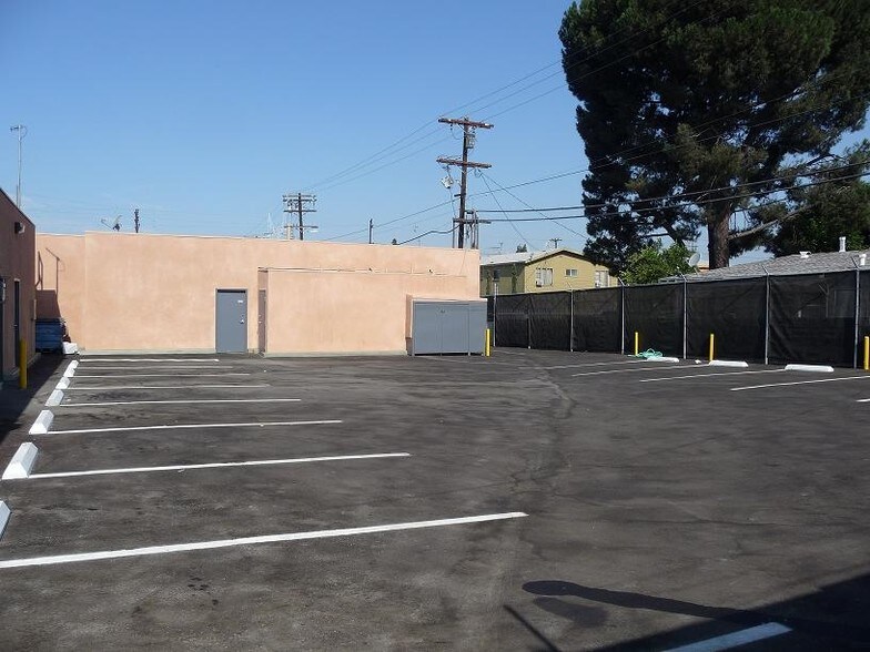 More Photos Of 11651-11663 Sherman Way, North Hollywood General Retail For Lease
