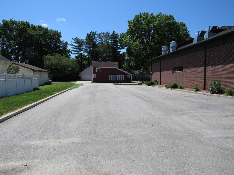 More Photos Of 403 S Main St, Wilmington Freestanding For Sale