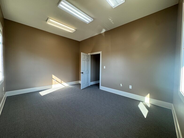 More Photos Of 110 Harmony Crossing, Eatonton Medical For Lease