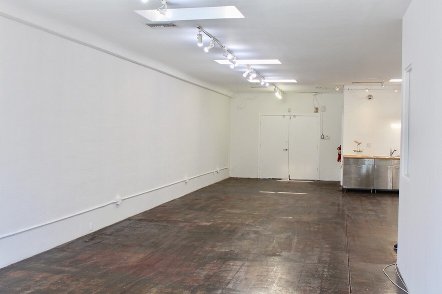 More Photos Of 2317 W Magnolia Blvd, Burbank Storefront For Sale