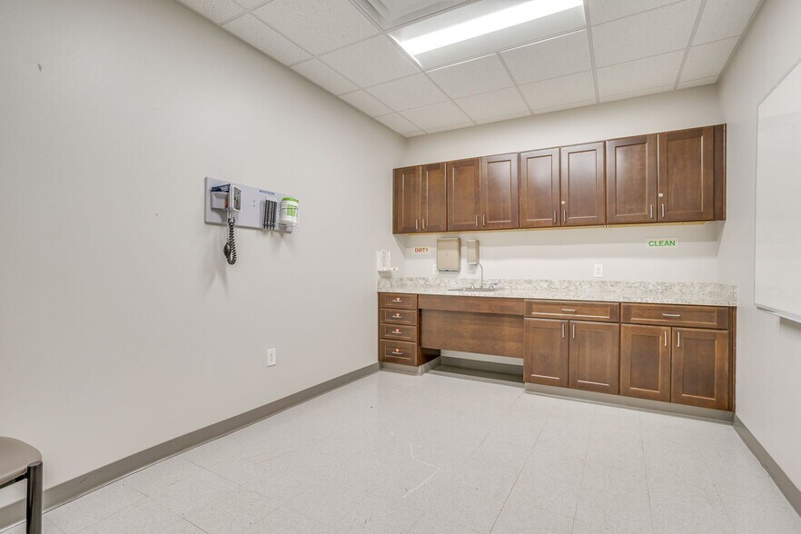 More Photos Of 2225 Vatican Ln, Dallas Medical For Sale