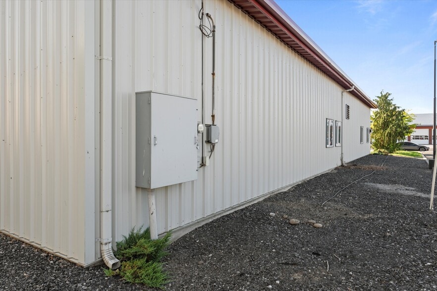 More Photos Of 720 E 3rd Ave, Moses Lake Manufacturing For Sale