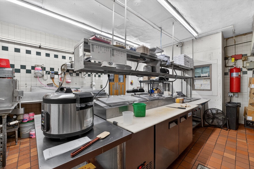 More Photos Of 8713 Gravois Rd, Saint Louis Restaurant For Sale