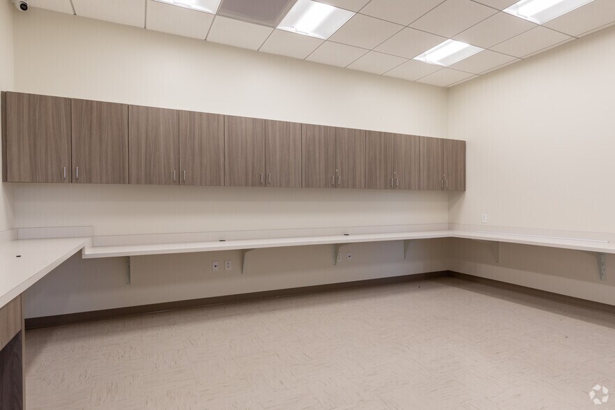 More Photos Of 7616 Branford Pl, Sugar Land Medical For Lease