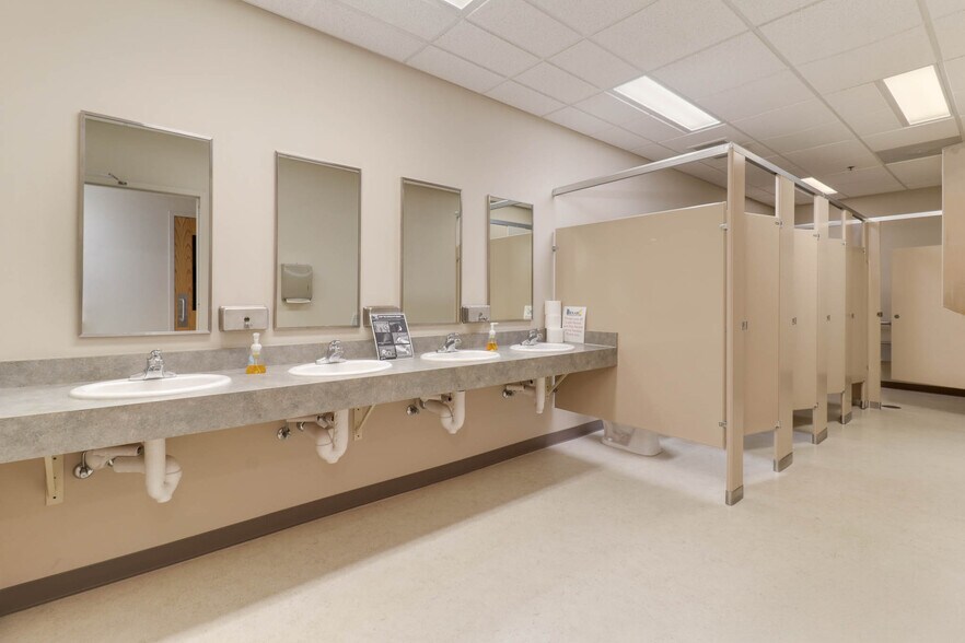 More Photos Of 407 Detroit Ave, Bloomington Office For Sale
