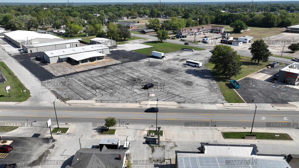 More Photos Of 2230 S Main St, Carthage Unknown For Lease