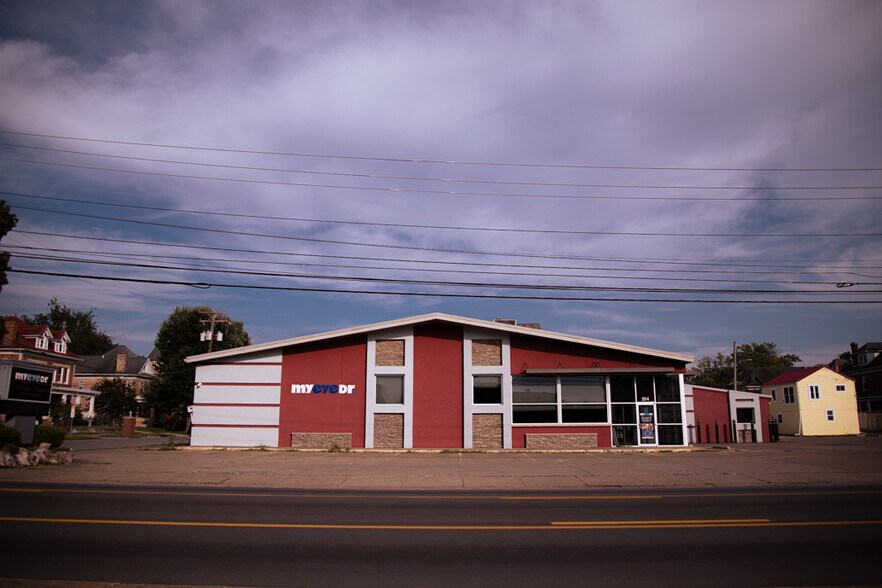 Primary Photo Of 2014 Dudley Ave, Parkersburg Medical For Sale
