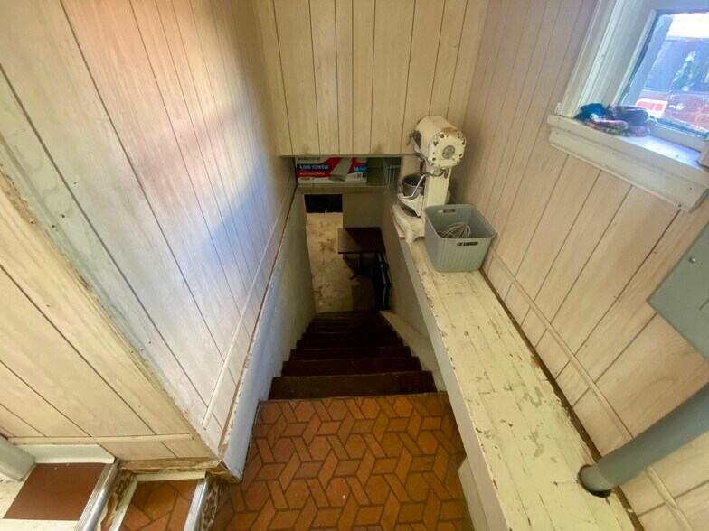 More Photos Of 730 Granite Ave, Shelby Specialty For Sale