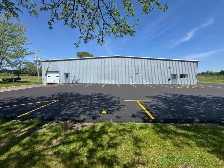 More Photos Of 848 E Commercial Ave, Whitewater Manufacturing For Lease