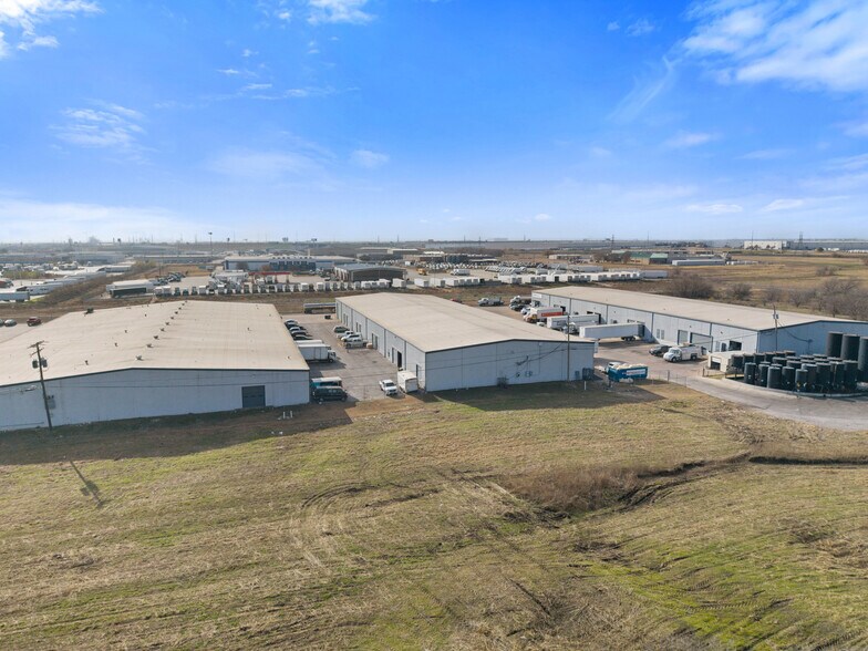 More Photos Of 812-814 Blue Mound Rd, Saginaw Warehouse For Lease