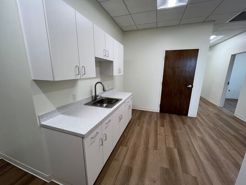 More Photos Of 6245 Greenlee St, Arlington Office For Sale