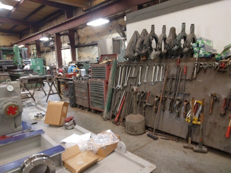 More Photos Of 13424 Hempstead Hwy, Houston Warehouse For Sale