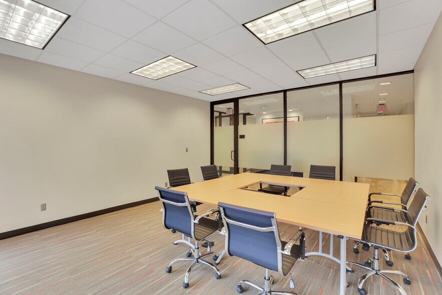 More Photos Of 141 E Town St, Columbus Office Residential For Lease