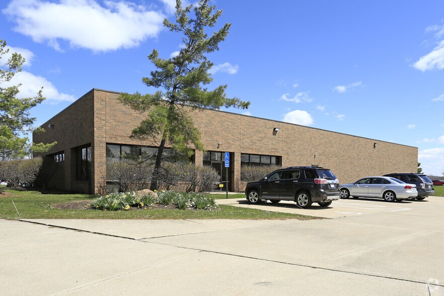 Primary Photo Of 1 Corporate Center Dr W, Broadview Heights Flex For Sale