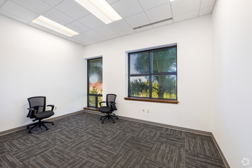 More Photos Of 9530 Marketplace Rd, Fort Myers Office For Lease