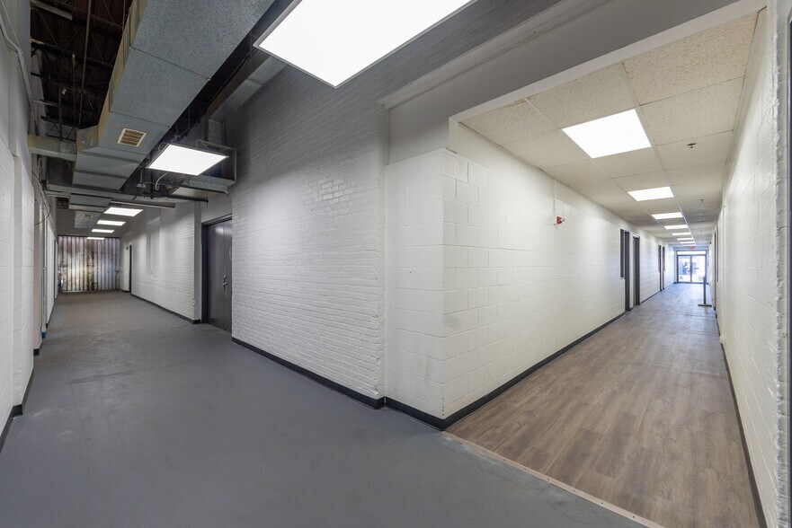 More Photos Of 1519 E Main St, St Charles Warehouse For Lease