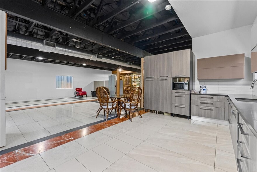 More Photos Of 2113 Garden Rd, Pearland Light Distribution For Sale