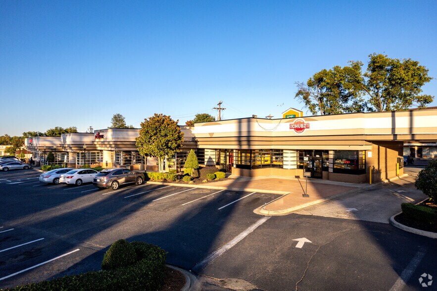 More Photos Of 204 W Woodlawn Rd, Charlotte Unknown For Lease