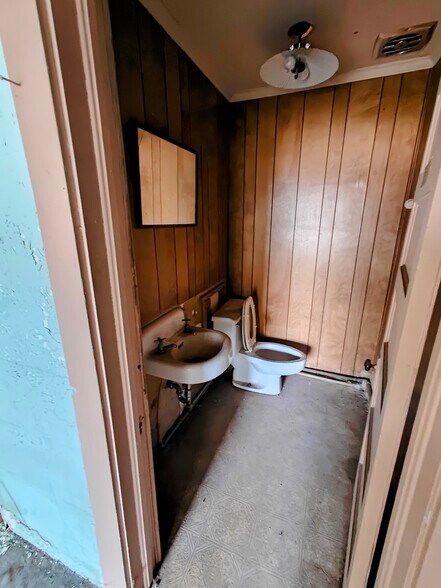 More Photos Of 105 Marigold St, Rocky Mount General Retail For Sale