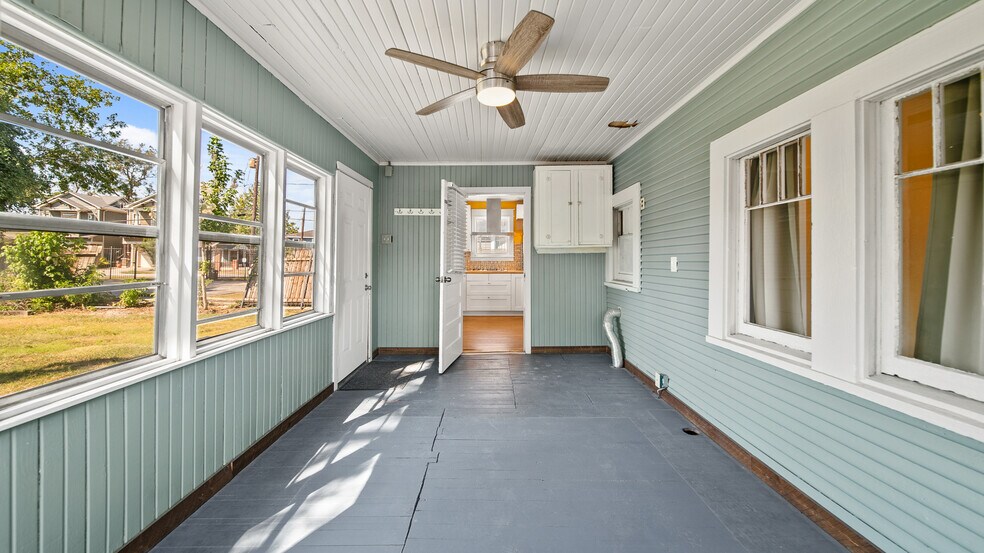 More Photos Of 6005 N Main St, Houston Office Residential For Sale